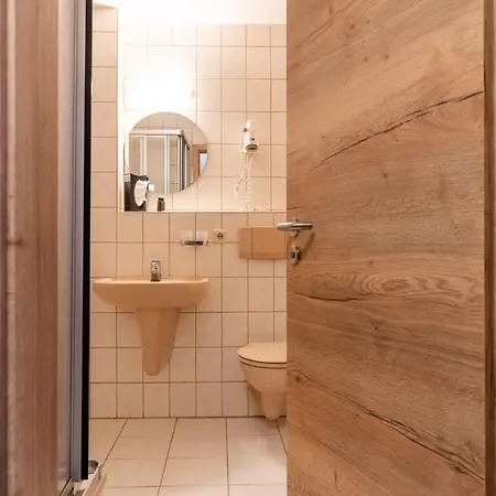 Zur Aussicht فندق هونشتاين