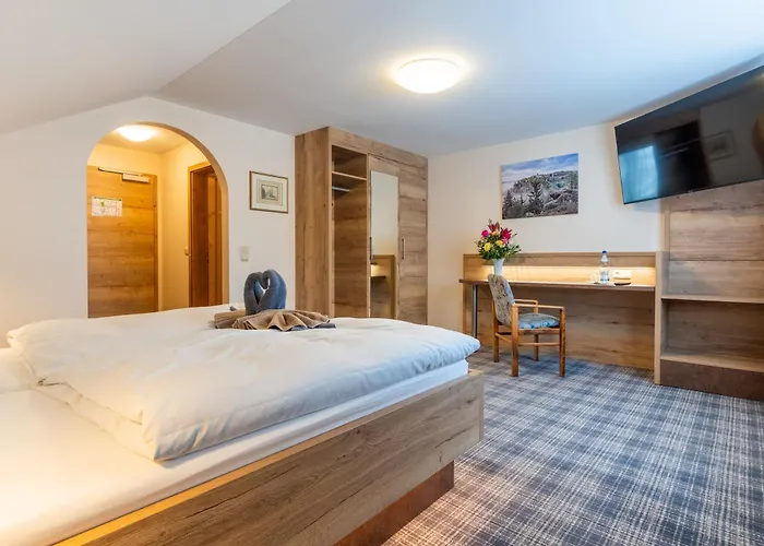 Hotel Zur Aussicht 3*